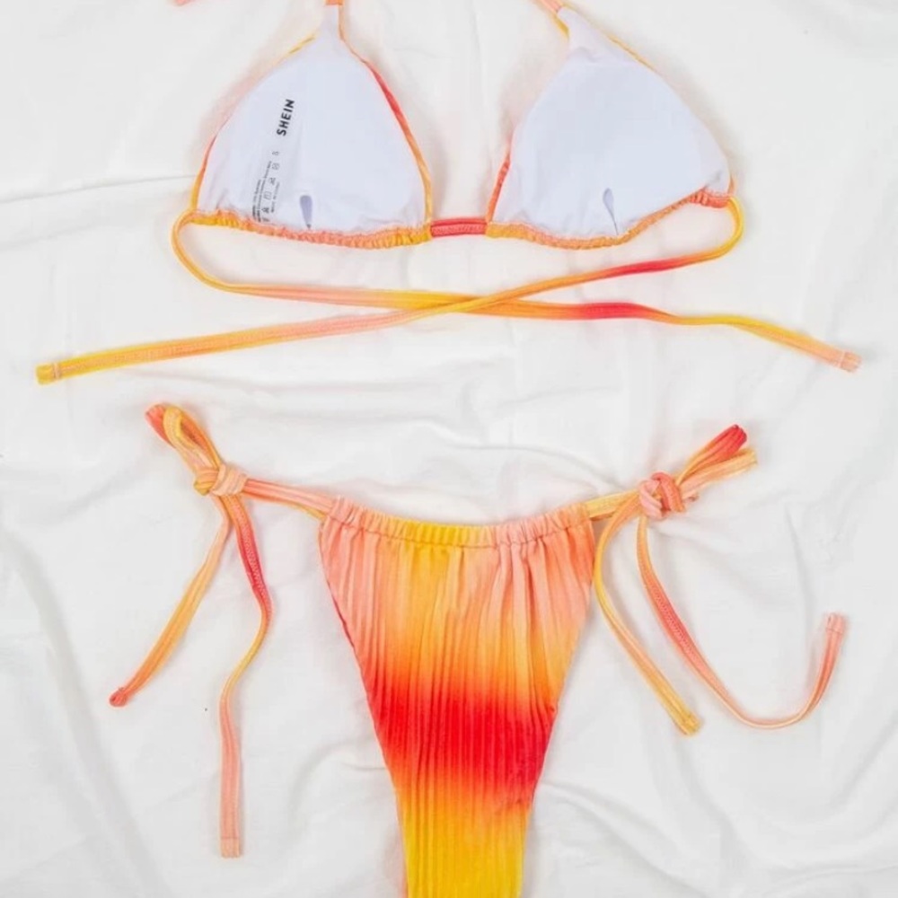 Bikini - Picture 6 of 9